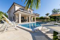 Luxury Villa Laura with Jacuzzi in Malinska - Chambres d’hôtes Malinska