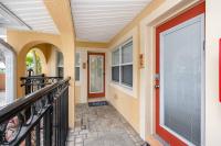 Relaxing Stylish Coastal Studio Sunset Walks Ocean - Bed and Breakfast St. Pete Beach