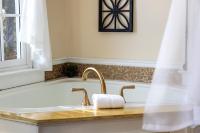 Queen Room with Spa Bath