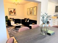 4 Bedroom House near Garetts Green, Solihull, NEC, JLR, HS2 , Coleshill - Chambres d'hôtes Birmingham
