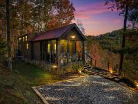 Eco Luxe Tiny Cabin with Big Mountain Views - B&B Sylva