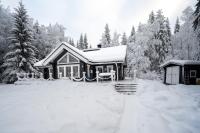 Lähderinne - 2 bedroom log cabin, private beach, wifi & sauna - B&B Puolanka