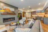 Brand New Canmore Condo by Canadian Rockies Vacation Rentals - Chambres d'hôtes Canmore