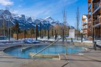 Brand New Canmore Condo by Canadian Rockies Vacation Rentals - Chambres d'hôtes Canmore