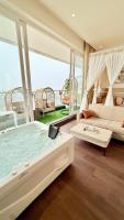 Sundowner Hive115 Jacuzzi studio Large grdan patio - B&B Gurugram