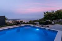 Scenic Sea View,Three Bedroom Villa with Pool - Chambres d'hôtes Trogir