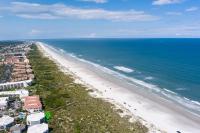 Lovely ocean-view condo with pools, hot tubs, private W/D, & central AC - Ferienwohnung Saint Augustine