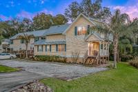 Inviting waterfront cottage with balcony, firepit, marsh views, & washer/dryer - B&B Fernandina Beach