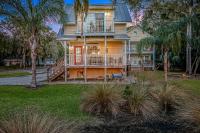 Inviting waterfront cottage with balcony, firepit, marsh views, & washer/dryer - B&B Fernandina Beach