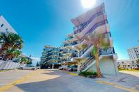 Oceanview condo with pool, beach access, jetted tub, W/D, & AC - B&B Jacksonville Beach