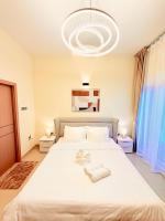 Elegant 2 BHK Apartment in Dubai near Airport - Chambres d'hôtes Dubaï
