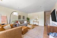 Light & Airy by Coastline Vacation Rentals - B&B San Diego