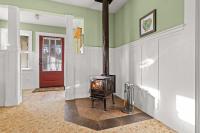 Downtown Craftsman with Hot Tub - Bed and Breakfast Bend