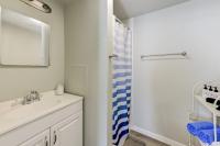 Beauty on Ball -Studio 3- King Bed, Great Location - B&B Galveston