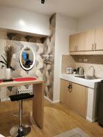 Cozy Modern Style Private Space centrally located in Tagaytay easily accessible by public transpo and with free access to Netflix - Chambres d'hôtes Tagaïtaï