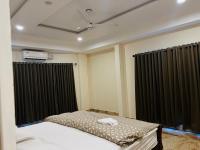 JDMx Park Villa 42I 2Bed Room, Kitchen, Dining Room, Living Room - B&B Thodupuzha