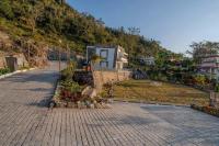 StayVista at Stonecrest - Lawn & Mountain View - B&B Rājpur