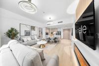 Modern and Spacious 4BR Retreat at Water's Edge Yas Island - Chambres d'hôtes Abou Dabi