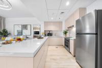Modern and Spacious 4BR Retreat at Water's Edge Yas Island - Chambres d'hôtes Abou Dabi