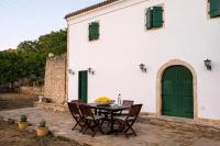 'Perithyron', Konstantina's House, Old Perithia - An Authentic stone Retreat in Corfu's most Historic Village - Chambres d'hôtes Ypsilás