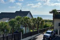 Oceanview condo with beach access, pool, tennis courts and private patio - Bed and Breakfast Saint Augustine