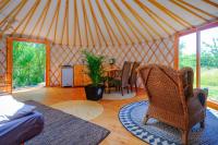 Weinrote Jurte für Genießer - Ferienwohnung Bäbelin