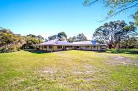 Cockburn Airoprt 6BR Farmstay nr Fremantle&Beach - Chambres d’hôtes Perth