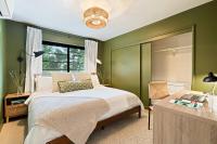 Luxe Treehouse Apt•Walk to Town•King Bed•Sleeps 4 - B&B Mill Valley