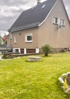 Ferienhaus in Glauchau, Garten, Grillmöglichkeit, Privatparkplatz, Kaffeevollautomat, Wlan, Netflix - Chambres d'hôtes Glauchau