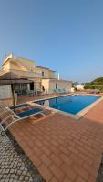 Belle villa individuelle avec piscine privée et vue sur l'océan - B&B Porches