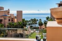 Exclusive 3 Bedroom Sea View Apartment with Private Pool Bahía de la Plata - Chambres d'hôtes Estepona