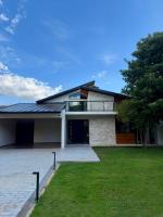 Casa Nova Ampla 3 Suítes e 1 Quarto - Chambres d'hôtes Toledo