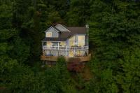 Honeysuckle Mountain Retreat - Year-Round View! HotTub! - B&B Maggie Valley