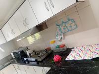 Nextgen BnB-Airport & Mountain view -2 Bedroom Apt - Chambres d'hôtes Naidi