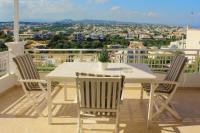 Appartamento con Vista Parziale sul Mare