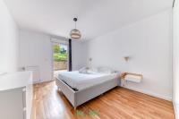 Large family apartment with parking in Lyon - B&B Bron