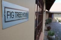 FIG TREE HOUSE Entire holiday home, self catering, 4 bedroom, 2 bathroom, deck and garden - Chambres d'hôtes Durban
