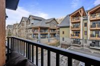 Stylish 4BR Near DT Balcony Mtn View Sleeps 14 - B&B Canmore