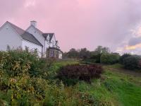 Farmhouse with Loch Views - B&B Gartocharn