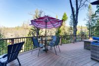 Enchanted Woodland Cabin Near Yosemite with Fire Pit - B&B Groveland