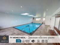 TY MENEZ HEOL - RARE Magnifique villa de 350 m avec piscine intérieure - Chambres d’hôtes Plourin