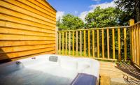 Garth Cottage - Riverside with Private Hot Tub - Bed and Breakfast Killin