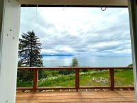 Paradise Suites the Bear Den a condo in Homer with a Hot Tub - Chambres d'hôtes Homer