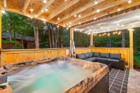 5BR Poconos Chalet Hot Tub, Sauna, Game Room - Bed and Breakfast Albrightsville