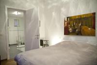 Kamer met Kingsize Bed en Rolstoeltoegankelijke Douche - Geschikt voor Gasten met een Lichamelijke Beperking