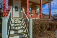 Modern and Stylish Two Bedroom Apartment in Pittsburgh with Parking - Bed and Breakfast Pittsburgh