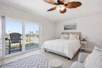 Cozy Coastal Getaway Balcony, Pool & Beach Access - B&B New Smyrna Beach
