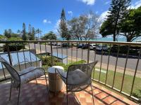 Sunrise on the Esplanade - Oceanfront Apartment - B&B Bargara
