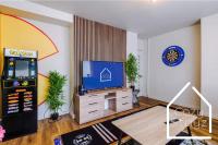 Spacious 3 Bed with Pac-Man, Darts and 2 Parking spaces - B&B Manchester