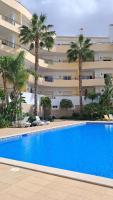 Lagos Vibes spacious 2 bedroom flat with terraces and pool - Bed and Breakfast Lagos